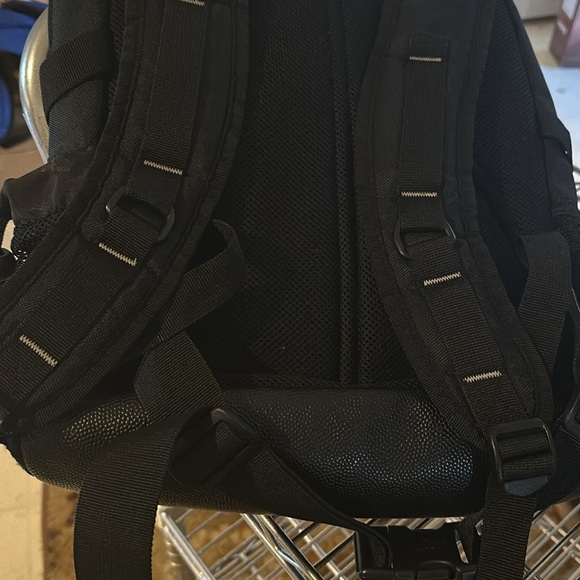 Targus backpack navy blue/black padded back and adjustable straps - Picture 8 of 8